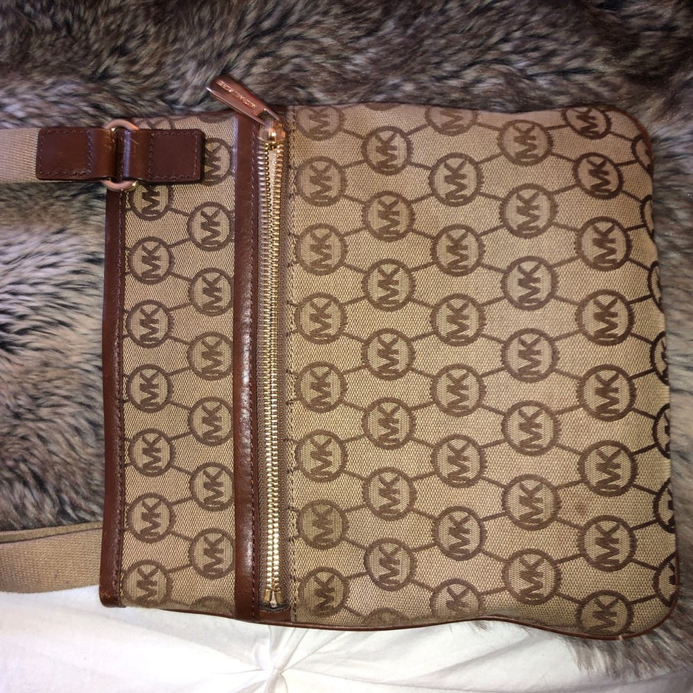 Micheal Kors side purse